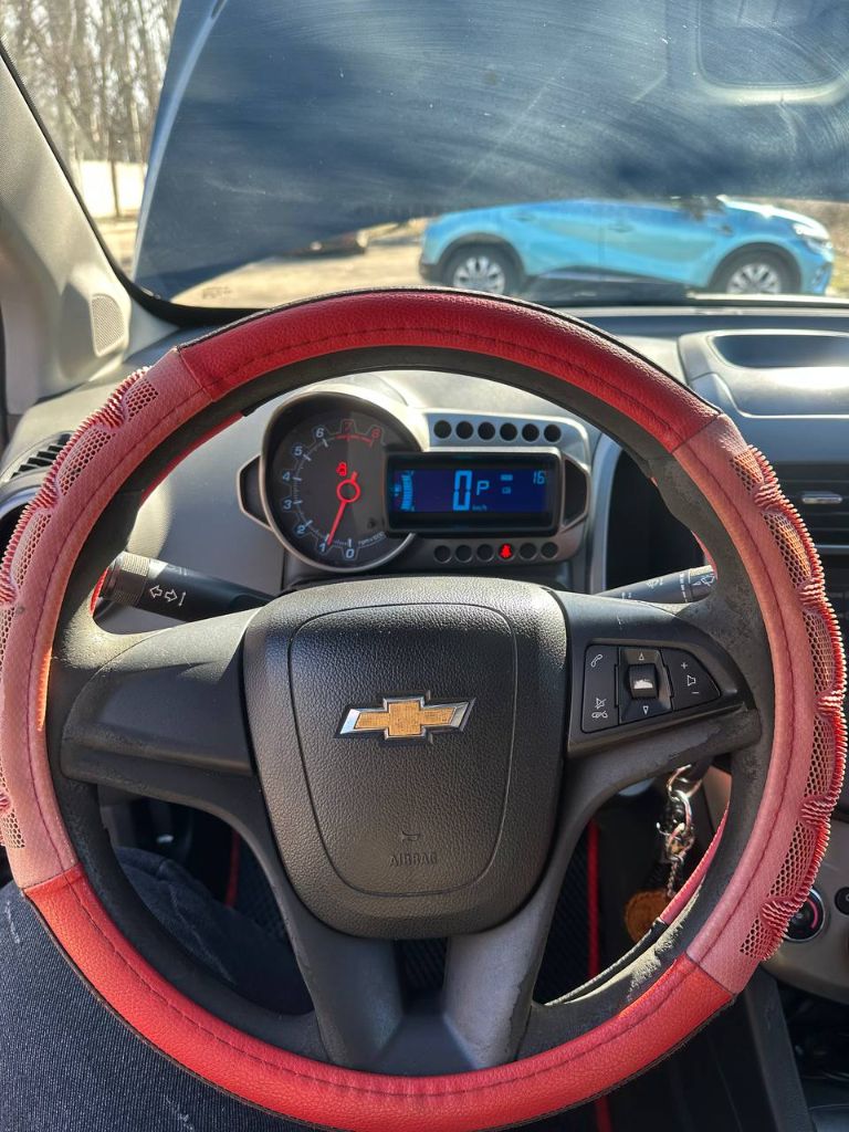 Марка, модель: chevrolet aveo
Год выпуска: 2013
Категория транспортного средства: в
Цвет: чёрный
Объем: 1.6 (116 л. С. )
Тип двигателя: бензин
Коробка: автомат
2 Владельца
Пробег 230.000 км
Андроид монитор
Камера заднего вида
4 Стеклоподъемника
Подогрев сидений
Кондиционер
Салон ухоженный
На хорошей зимней резине
Хорошая комплектация
Кузов смотрится отлично
Техника полностью обслужена
Мотор коробка отлично
Юридчески чистая
Цена: 700.000₽
+79493778144 - фотография - 3