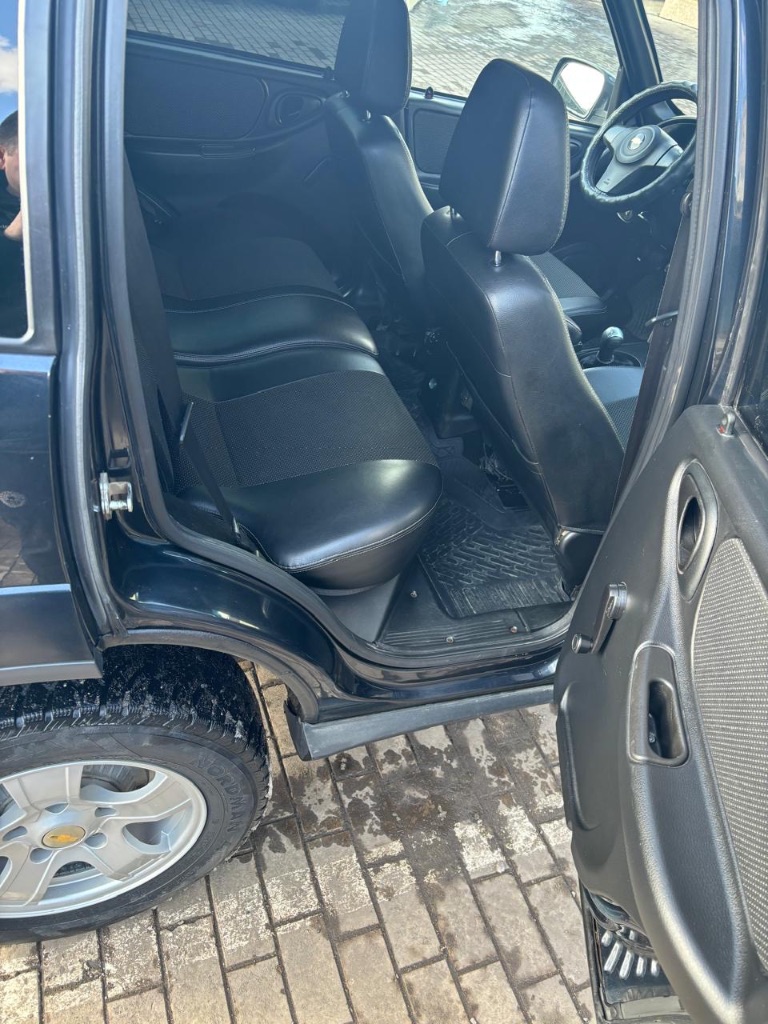 Продам chevrolet niva 11.2013г. В. Пробег 145тыс. Есть автотека. Комплектация; gls, кондиционер(работает), подогревы сидений, абс(работает), две подушки безопасности, комбинированный салон, атермальное остекление, центральный замок, легкосплавные диски, хорошая музыка, машина ухожена в отличном состоянии, по технической части без нареканий, сделан мотор 5 тыс км назад, все обслужено и исправно. Авто в родной краске. Цена 675 тыс краснодон
+79591543573,+79591543572 - фотография - 9