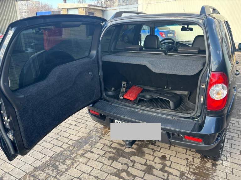 Продам chevrolet niva 11.2013г. В. Пробег 145тыс. Есть автотека. Комплектация; gls, кондиционер(работает), подогревы сидений, абс(работает), две подушки безопасности, комбинированный салон, атермальное остекление, центральный замок, легкосплавные диски, хорошая музыка, машина ухожена в отличном состоянии, по технической части без нареканий, сделан мотор 5 тыс км назад, все обслужено и исправно. Авто в родной краске. Цена 675 тыс краснодон
+79591543573,+79591543572 - фотография - 10