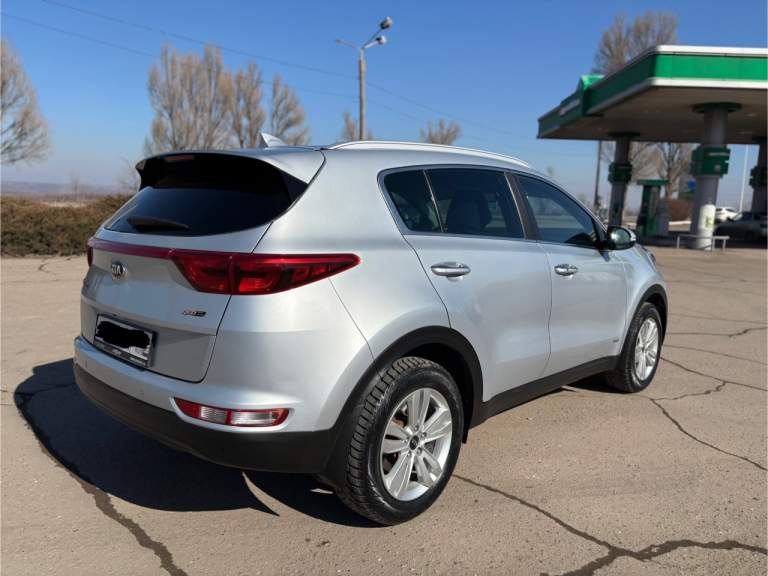 Kia sportage 2017 года в отличном внешнем и техническом состоянии. Полный привод. Оригинальный пробег 121.000 км. С документами полный порядок, только полное переоформление в мрэо!
2 Ключа. Кузов в отличном состоянии, весь в заводском окрасе! Без дтп
Салон чистый и ухоженный. Двигатель 2л работает отлично, без посторонних шумов. Хорошая комплектация с carplay, климатом, полным приводом, штатным регистратором, бесключевой доступ.
Коробка - классический шестиступенчатый автомат работает без нареканий. Ходовая часть полностью обслужена. Никаких подтёков, скрежетов, стуков и всего прочего нет. В автомобиле работает всё до каждой лампочки! Машина до первого заинтересованного человека, полностью обслуженная, сел и поехал!
Цена 2.150.000 торг у капота. Город алчевск. Если хотите реально живой и ухоженный кроссовер с хорошей историей - звоните! Если нет связи пишите - +79595135900 - фотография - 4
