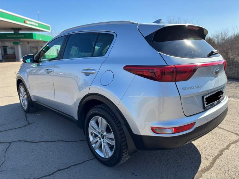 Kia sportage 2017 года в отличном внешнем и техническом состоянии. Полный привод. Оригинальный пробег 121.000 км. С документами полный порядок, только полное переоформление в мрэо!
2 Ключа. Кузов в отличном состоянии, весь в заводском окрасе! Без дтп
Салон чистый и ухоженный. Двигатель 2л работает отлично, без посторонних шумов. Хорошая комплектация с carplay, климатом, полным приводом, штатным регистратором, бесключевой доступ.
Коробка - классический шестиступенчатый автомат работает без нареканий. Ходовая часть полностью обслужена. Никаких подтёков, скрежетов, стуков и всего прочего нет. В автомобиле работает всё до каждой лампочки! Машина до первого заинтересованного человека, полностью обслуженная, сел и поехал!
Цена 2.150.000 торг у капота. Город алчевск. Если хотите реально живой и ухоженный кроссовер с хорошей историей - звоните! Если нет связи пишите - +79595135900 - фотография - 5