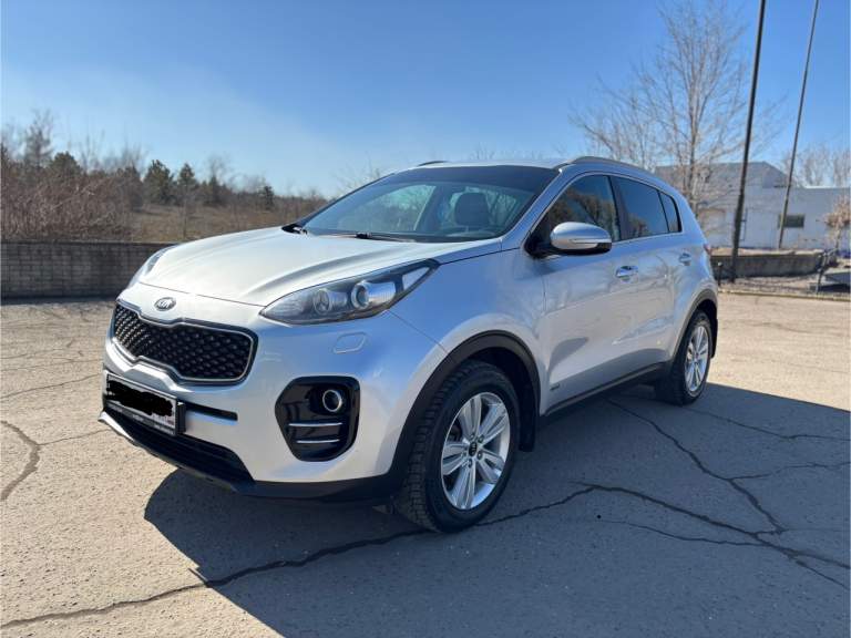 Kia sportage 2017 года в отличном внешнем и техническом состоянии. Полный привод. Оригинальный пробег 121.000 км. С документами полный порядок, только полное переоформление в мрэо!
2 Ключа. Кузов в отличном состоянии, весь в заводском окрасе! Без дтп
Салон чистый и ухоженный. Двигатель 2л работает отлично, без посторонних шумов. Хорошая комплектация с carplay, климатом, полным приводом, штатным регистратором, бесключевой доступ.
Коробка - классический шестиступенчатый автомат работает без нареканий. Ходовая часть полностью обслужена. Никаких подтёков, скрежетов, стуков и всего прочего нет. В автомобиле работает всё до каждой лампочки! Машина до первого заинтересованного человека, полностью обслуженная, сел и поехал!
Цена 2.150.000 торг у капота. Город алчевск. Если хотите реально живой и ухоженный кроссовер с хорошей историей - звоните! Если нет связи пишите - +79595135900 - фотография - 1