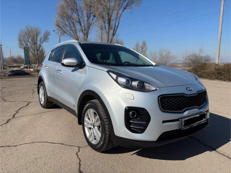 Kia sportage 2017 года в отличном внешнем и техническом состоянии. Полный привод. Оригинальный пробег 121.000 км. С документами полный порядок, только полное переоформление в мрэо!
2 Ключа. Кузов в отличном состоянии, весь в заводском окрасе! Без дтп
Салон чистый и ухоженный. Двигатель 2л работает отлично, без посторонних шумов. Хорошая комплектация с carplay, климатом, полным приводом, штатным регистратором, бесключевой доступ.
Коробка - классический шестиступенчатый автомат работает без нареканий. Ходовая часть полностью обслужена. Никаких подтёков, скрежетов, стуков и всего прочего нет. В автомобиле работает всё до каждой лампочки! Машина до первого заинтересованного человека, полностью обслуженная, сел и поехал!
Цена 2.150.000 торг у капота. Город алчевск. Если хотите реально живой и ухоженный кроссовер с хорошей историей - звоните! Если нет связи пишите - +79595135900 - фотография - 3