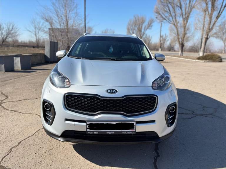 Kia sportage 2017 года в отличном внешнем и техническом состоянии. Полный привод. Оригинальный пробег 121.000 км. С документами полный порядок, только полное переоформление в мрэо!
2 Ключа. Кузов в отличном состоянии, весь в заводском окрасе! Без дтп
Салон чистый и ухоженный. Двигатель 2л работает отлично, без посторонних шумов. Хорошая комплектация с carplay, климатом, полным приводом, штатным регистратором, бесключевой доступ.
Коробка - классический шестиступенчатый автомат работает без нареканий. Ходовая часть полностью обслужена. Никаких подтёков, скрежетов, стуков и всего прочего нет. В автомобиле работает всё до каждой лампочки! Машина до первого заинтересованного человека, полностью обслуженная, сел и поехал!
Цена 2.150.000 торг у капота. Город алчевск. Если хотите реально живой и ухоженный кроссовер с хорошей историей - звоните! Если нет связи пишите - +79595135900 - фотография - 2