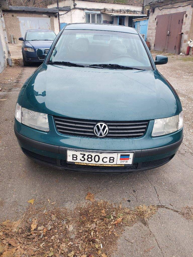 Продам автомобиль volkswagen passat, цвет зеленый, 1997г. В. , объем двигателя 1.6, коробка автомат, пробег 95000, пробег реальный, машина длительного хранения в гараже. В 2000 году был пригнан из германии, здесь ездил только 1 хозяин. Машина в хорошем состоянии, все работает. Кондиционер, стеклоподъёмники есть. Новый аккумулятор, красивые диски. Цена 420000 рублей. Машина находится в донецке. Торг с реальным покупателем. Телефоны для связи +7 949 405-58-03; + 7 978 105-49-55. - фотография - 7