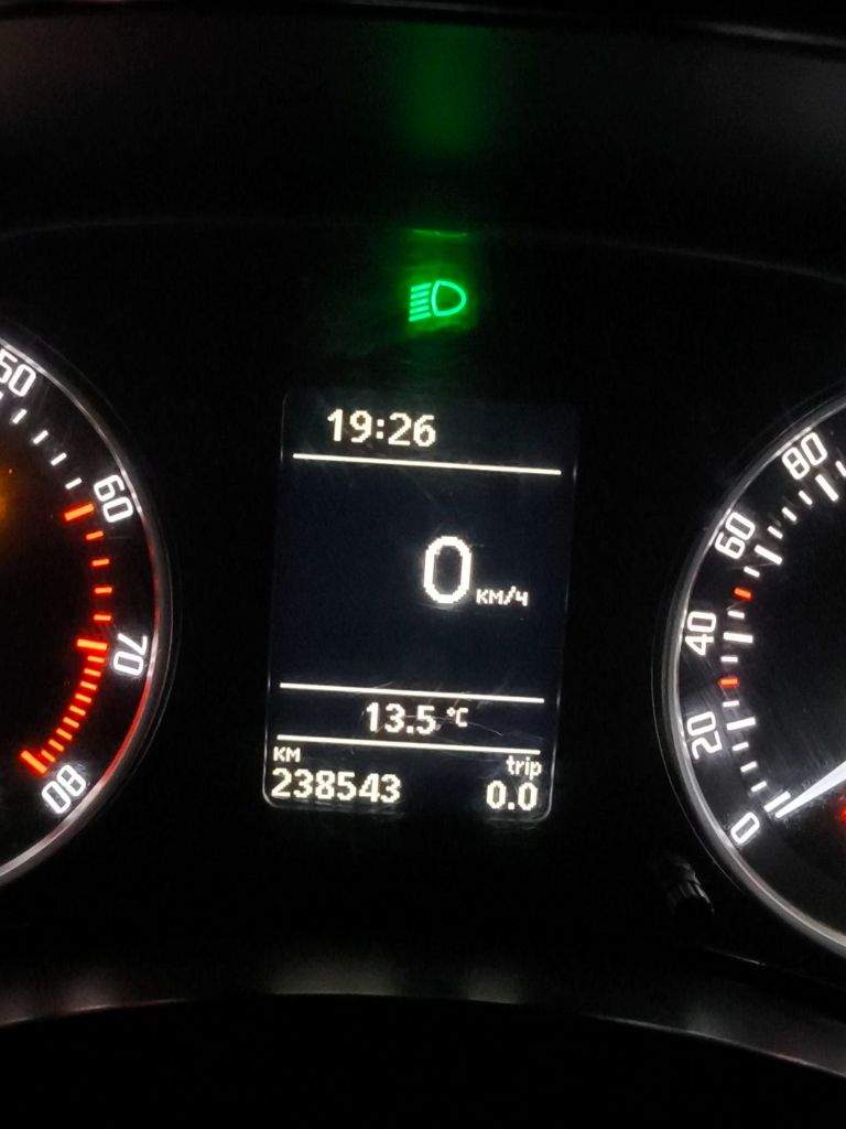 Продам skoda octavia a5 2012 г. В, 1.8 tsi, механика.
Авто в отличном состоянии, мотор после кап. Ремонта проехал около 10 тысяч, ходовая часть новая, ничего не стучит, не гремит, скоростя не выбивает, включаются все скоростя мягко. Салон в отличном состоянии, стоит хорошая андроид магнитола.
В комплекте отдам летнюю резину, родные коврики.
Цена: 950.000
Г. Снежное
+79493260848 - фотография - 10