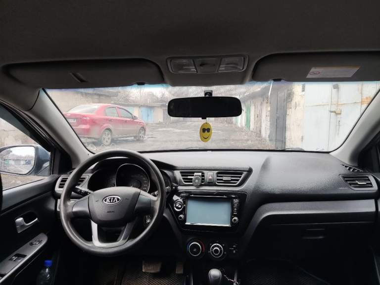 Продам kia rio 3

Год выпуска :декабрь 2011🔥🔥
Пробег 279 000км ✅
Коробка : автоматическая asin ✅
Обьем двигателя : 1.4 бензин 107 л. С ⚡✅

•Кондиционер
•Электропривод зеркал
•Электростеклоподьемники передние
•Abs
•Гур
•Air bag
•Dvd, gps, usb, aux, bluetooth музыка
•Громкая связь
•Камера заднего вида
•2 Ключа

Авто в нормальном состоянии, менее 500 км назад поменял масло в коробке с фильтром ( есть фотоотчёт) переключает на отлично, мотор без нареканий замена масла каждые 7 к, полностью зелёная автотека, без расчётов, запретов и тп.
Все стёкла родные, безопасность вся целая.
Я хозяин по птс.
Крашенна 1 единица.
Цена 750 000₽возможен торг.
Владею автомобилем 2 года.
Любой вид оформления.
Город : макеевка ✅
Телефон : +7 949 338 36 36 +telegram
+7 949 006 98 99 - фотография - 11