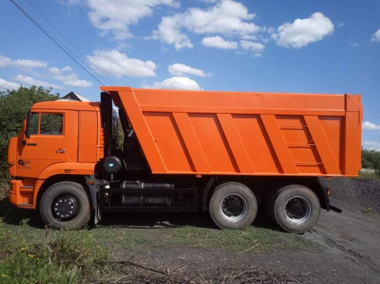 Продается камаз 6520 (евро 2), 2008 г. 🚛🔥

📌 Основные характеристики:
✅ Год выпуска: 2008
✅ Двигатель: дизель с турбонаддувом, 11.76 л, 320 л. С.
✅ Кп: zf, механическая, шестнадцатиступенчатая
✅ Топливная аппаратура: bosch
✅ Пробег: 70 000 км (реальный)
✅ Кузов: самосвал
✅ Грузоподъемность автомобиля, кг: 20000
✅ Цвет: оранжевый
✅ Состояние: отличное

🚜 Описание:
Продается надежный и мощный самосвал камаз 6520 в отличном техническом состоянии. Машина полностью исправна, вложений не требует. Обслуживалась вовремя, использовалась бережно, не перегружалась. Отличный вариант для строительных и грузоперевозочных работ.

🔧 Двигатель работает ровно, не дымит, коробка переключается плавно, ходовая без нареканий. Кабина ухоженная, в салоне чисто и комфортно. Кузов без повреждений, гидравлика работает отлично.

📍 Автомобиль готов к работе без дополнительных вложений.

📞 Звоните, отвечу на все вопросы! Возможен торг при осмотре. 🚛
+79592045242 Евгений - фотография - 3