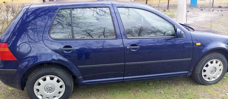 Продам volkswagen golf 4 1999 гв, состояние нормальное, новая рейка, двигатель после капремонта, стоит газ, по кузову есть недочёты, цена 510000 руб, торг уместен. +79493374430 - фотография - 1