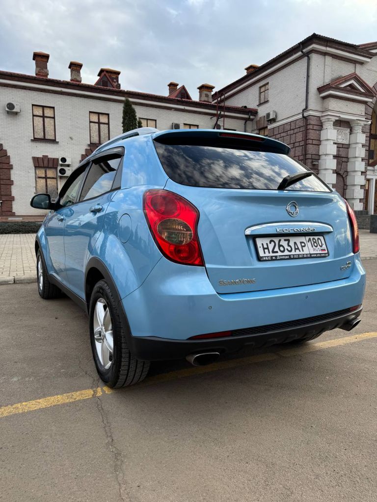 В продаже надежный корейский паркетник ssang yong korando 2011 года выпуска, мотор 2.0 турбо-дизель на коробке автомат 6-ти ступенчатой и полном приводе! Как ✈ ✈✈ мотор и акпп работают идеально! Автомат (полностью обслужен поменяно масло в акпп) не пинает и переключает отлично!

Мотор работает отлично - тихо, масло не расходует вообще! Автомобиль в родном окрасе, частично в бронепленке, любые проверки, ни одна кузовная деталь не откручивалась от кузова! Все стекла родные включая лобовое!

В автомобиле имеется: усилитель руля, подогрев зоны дворников, подогрев заднего стекла и передних сидений, круиз контроль, климат ❄, 4 электро стеклоподъемника, электро зеркала и подогрев зеркал, блокировка дифференциала, мультируль и еще много чего для удобства!!! По ходовой ничего не стучит, едет взбито и очень бодро! Автомобиль полностью обслужен!!!

Кто ищет живого корейца, приезжайте смотрите, машина вам понравится! Я второй владелец, авто во владении 2 года!!!

Цена 850 000 также рассмотрю обмен с доплатой в обе стороны!!!
+7 949 533-20-30 - фотография - 5