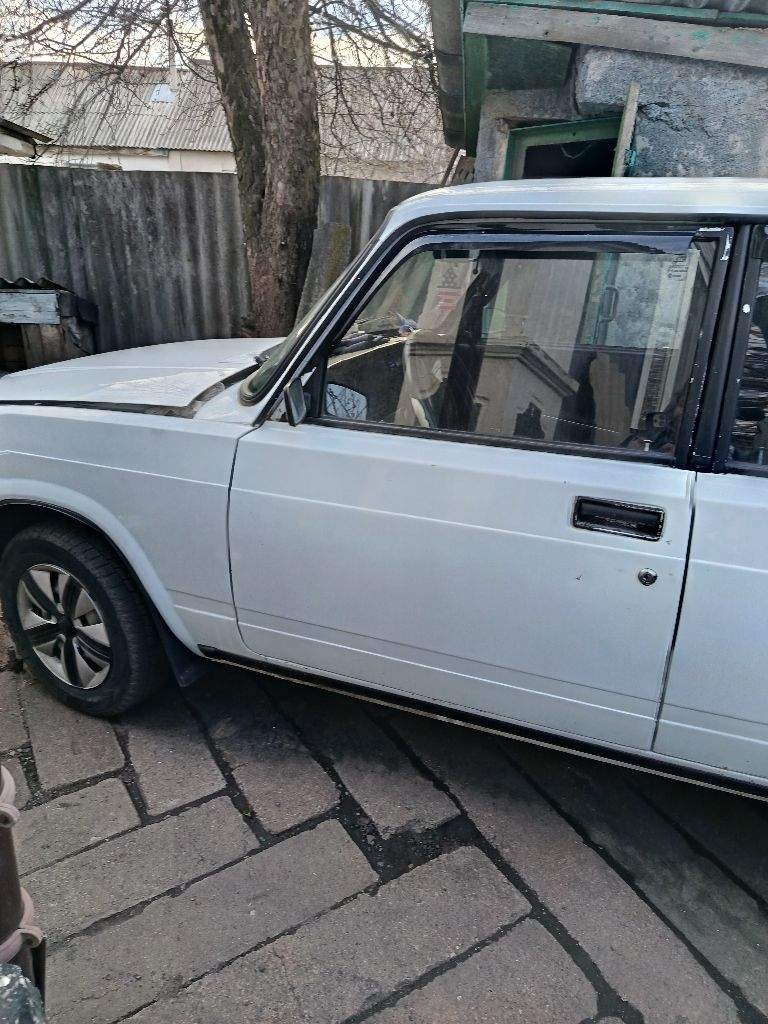 Продам ваз 2107 выпуск 2000 г. В хорошем состоянии без гнили и ржавчины за машиной смотрели чистый салон на зимней резине остальные вопросы по тел. +79493667323 разумный торг ц. 140 тыс. Срочно - фотография - 4
