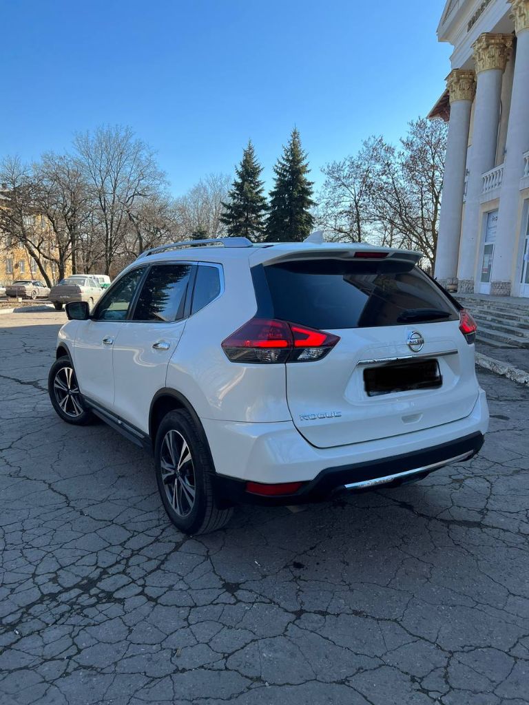 Продам нисанн рог, 2018 г. Полный привод, максимальная комплектация, минимальный удар/задний бампер/, пробег 119000 км, цена 2380000 руб, цвет белый перламутр. Пробег по днр 5000 км. Идеал. Состояние. Тел. +79493185445 безопасность целая - фотография - 5