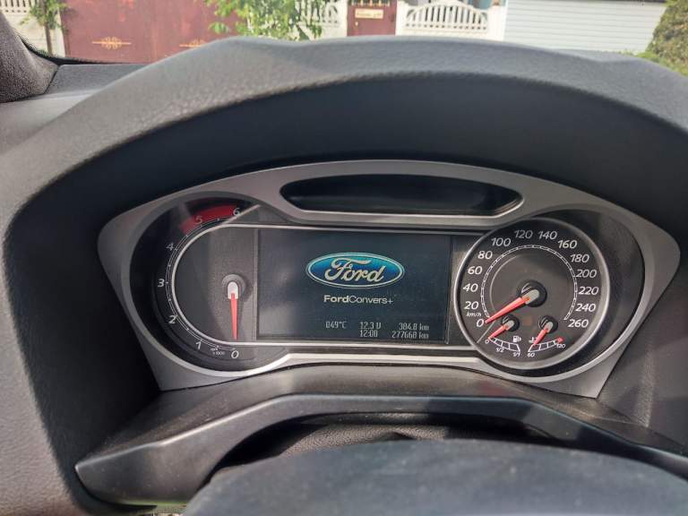 Продам ford mondeo iv(форд мондео 4) 2008г 2.0 турбо дизель на акпп, 143л. С. Пробег 277т. Км. Расход 5-7л на 100км. На жирной комплектации:
Бесключевой доступ, бесключевой запуск
Адаптивный линзовый авто свет, с подсветкой поворотов, авто дождь
Салон комбинированный кожа-алькантара
Подогрев переднего, заднего ряда
Fordconvers+
Круиз-контроль
Помощь при трогании в гору, при парковке, перед, зад парктроники, камера заднего вида, сигнал при приблежение к спереди идущему авто
Акпп с ручным управление и режимом спорт
Потолок и стойки перетянуты в черный замш
Установлен тесла монитор с хорошей музыкой, сим картой и навигацией.
Из заводских домов металлические накладки на педалях, подсветка ног.
Возможно что-то забыл, можно узнать полную комплектацию по вин.
Посмотреть можно донецк, макеевка, харцызск по договоренности.
Цена 830т. Р.
Тел +79495800905 - фотография - 7