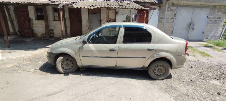 Продам или обменяю на старого японца на автомате, рено логан 2010 года выпуска, мотор 1.4, миллионник, надёжный, едет бодро, обслуживался во время, коробка переключает мягко, кондиционер, электростеклоподъёмники, регулировка руля по высоте, центральный замок, нуждается в покраске осмотр в городе докучаевск.
Цена - 260 000 р. Торг при осмотре.
+79493358385 Владислав - фотография - 2