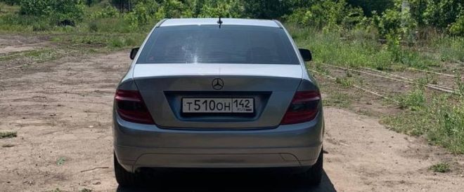 С 180, 1,8 компресор, акпп в отличном состояний не каких вложений не требует ошибок нету не каких, все исправно работает два комлекта колес зима лето на оригинальных дисках, цена 1200000, 79496302576 расписывать не буду что интересует звоните или пишите в телеграме - фотография - 7
