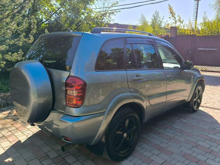 Тоyoта rav4, 2004 г. В. , объем двигателя 2,0 литра, пробег 138136 км, полный привод, коробка автомат, диски легкосплавные r16 (2 комплекта), черный кожаный салон, машина куплена у официального дилера в г. Донецк, 1 владелец с момента покупки, полностью обслужена, комплект зимней резины, в салоне не курили, в хорошем состоянии, сел и поехал. Осмотр в г. Донецк, продажа в связи с покупкой нового авто, перекупщиков не беспокоить. Цена 1100000 р. (торг у капота). +79493142555 - фотография - 19