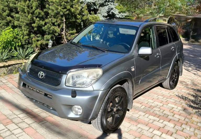 Тоyoта rav4, 2004 г. В. , объем двигателя 2,0 литра, пробег 138136 км, полный привод, коробка автомат, диски легкосплавные r16 (2 комплекта), черный кожаный салон, машина куплена у официального дилера в г. Донецк, 1 владелец с момента покупки, полностью обслужена, комплект зимней резины, в салоне не курили, в хорошем состоянии, сел и поехал. Осмотр в г. Донецк, продажа в связи с покупкой нового авто, перекупщиков не беспокоить. Цена 1100000 р. (торг у капота). +79493142555 - фотография - 6