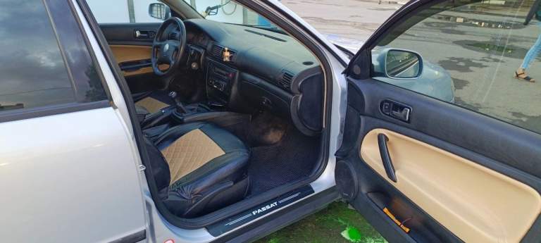 Продам volkswagen passat b5, 1998 год, 1.8 (без турбины), пробег 390 000 км.
Мотор капиталился пару лет назад — работает как часы. Грм менялся 17 тыс. Км назад. Залито масло 5w-30. Коробка без нареканий, ручник держит отлично.

Ходовка в идеале — всё менялось только на новое. Колодки новые, тормозные диски практически без износа.
По электрике всё работает — каждая кнопка. Установлена музыка: bluetooth, 4 динамика, сабвуфер, усилитель — звук достойный.
Из дополнительного:
– Новый бензонасос
– Отдам в придачу комплект новых запчастей на ходовку
– Свет — ближний и дальний как ксенон
– Доводчики стекол
– Двусторонняя сигнализация
– Два ключа
– Зимняя резина на оригинальных дисках
Кузов: есть незначительные сколы — по сути, не бросаются в глаза. Машина очень достойная, без вложений.

Цена: 500 000 ₽.
Сел и поехал. Кому интересно — звоните, всё расскажу.
Связь - +7 (949) 404-35-95 - фотография - 4