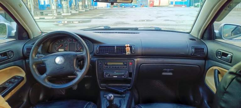 Продам volkswagen passat b5, 1998 год, 1.8 (без турбины), пробег 390 000 км.
Мотор капиталился пару лет назад — работает как часы. Грм менялся 17 тыс. Км назад. Залито масло 5w-30. Коробка без нареканий, ручник держит отлично.

Ходовка в идеале — всё менялось только на новое. Колодки новые, тормозные диски практически без износа.
По электрике всё работает — каждая кнопка. Установлена музыка: bluetooth, 4 динамика, сабвуфер, усилитель — звук достойный.
Из дополнительного:
– Новый бензонасос
– Отдам в придачу комплект новых запчастей на ходовку
– Свет — ближний и дальний как ксенон
– Доводчики стекол
– Двусторонняя сигнализация
– Два ключа
– Зимняя резина на оригинальных дисках
Кузов: есть незначительные сколы — по сути, не бросаются в глаза. Машина очень достойная, без вложений.

Цена: 500 000 ₽.
Сел и поехал. Кому интересно — звоните, всё расскажу.
Связь - +7 (949) 404-35-95 - фотография - 3