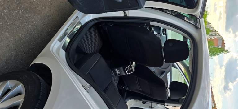 2017 Год 148260 км skoda octavia а7 1.6 mt еврокар, газ/бензин авто в отличном состоянии, с большим ресурсом! Полностью обслужена, никаких вложений не требует! Я второй владелец. Дтп не было, окрас весь родной. Очень экономичный мотор, самая надёжная и без проблемная связка 1,6 и механика. Установлено гбо! Расход газа по трассе 7-7,5 литров, по городу 9,5-10,5 литров! Не такси!
Стоимость любой поездки дешевле в два раза чем на обычном авто на бензине. Бака газа (950 рублей) хватает в среднем на 350-400 км пути.
Мотор работает идеально, масло не берёт.
Ходовка без нареканий, эксплуатирую авто бережно, стиль езды спокойный, размеренный. Салон чистый, аккуратная эксплуатация.
Шикарная комплектация:
Мультируль
Подогрев передних сидений
Автоматические складывающиеся зеркала при закрытии дверей на охрану
Зеркало заднего вида с затемнением
Подлокотник с регулировкой в четырёх направлениях!
Охлаждение бардачка
Двухзонный климат-контроль
Задние фары диодные, очень эффектно выглядят
Противотуманные передние фары
В комплекте под сиденьем имеется зонт
Под водительским сиденьем дополнительный потайной отсек (для бумажника удобно)
Практичный, приятный салон
Новые коврики еva
На лобовом стекле наклеена атермальная плёнка 3м.
В просторном багажнике размещена докатка. Практически не занимает места.
В комплекте два ключа
Установлен новый аккумулятор
Машина собрана на еврокаре, покупалась в запорожье в 2019 году. Авто с такой комплектацией и материалами в рф нет.
Новому хозяину достанется два комплекта колёс. Летние – европейский мишлен на литых дисках, зимние кумхо
Если вам нужен стильный, красивый, надёжный и практичный автомобиль – партнёр на все случаи жизни от отпуска до переезда, который экономит, а значит зарабатывает вам деньги, то эта шкода октавия для вас!
1 490 000 Руб. Торг +7949-580-15-00 - фотография - 15