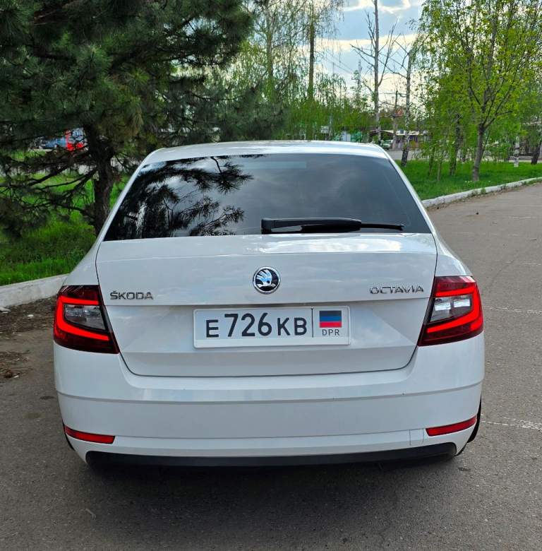 2017 Год 148260 км skoda octavia а7 1.6 mt еврокар, газ/бензин авто в отличном состоянии, с большим ресурсом! Полностью обслужена, никаких вложений не требует! Я второй владелец. Дтп не было, окрас весь родной. Очень экономичный мотор, самая надёжная и без проблемная связка 1,6 и механика. Установлено гбо! Расход газа по трассе 7-7,5 литров, по городу 9,5-10,5 литров! Не такси!
Стоимость любой поездки дешевле в два раза чем на обычном авто на бензине. Бака газа (950 рублей) хватает в среднем на 350-400 км пути.
Мотор работает идеально, масло не берёт.
Ходовка без нареканий, эксплуатирую авто бережно, стиль езды спокойный, размеренный. Салон чистый, аккуратная эксплуатация.
Шикарная комплектация:
Мультируль
Подогрев передних сидений
Автоматические складывающиеся зеркала при закрытии дверей на охрану
Зеркало заднего вида с затемнением
Подлокотник с регулировкой в четырёх направлениях!
Охлаждение бардачка
Двухзонный климат-контроль
Задние фары диодные, очень эффектно выглядят
Противотуманные передние фары
В комплекте под сиденьем имеется зонт
Под водительским сиденьем дополнительный потайной отсек (для бумажника удобно)
Практичный, приятный салон
Новые коврики еva
На лобовом стекле наклеена атермальная плёнка 3м.
В просторном багажнике размещена докатка. Практически не занимает места.
В комплекте два ключа
Установлен новый аккумулятор
Машина собрана на еврокаре, покупалась в запорожье в 2019 году. Авто с такой комплектацией и материалами в рф нет.
Новому хозяину достанется два комплекта колёс. Летние – европейский мишлен на литых дисках, зимние кумхо
Если вам нужен стильный, красивый, надёжный и практичный автомобиль – партнёр на все случаи жизни от отпуска до переезда, который экономит, а значит зарабатывает вам деньги, то эта шкода октавия для вас!
1 490 000 Руб. Торг +7949-580-15-00 - фотография - 4