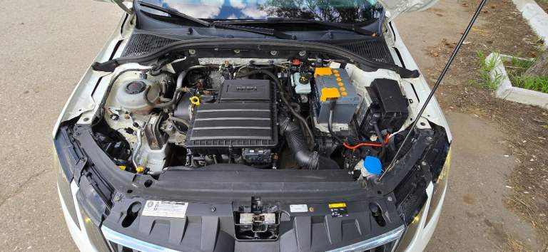 2017 Год 148260 км skoda octavia а7 1.6 mt еврокар, газ/бензин авто в отличном состоянии, с большим ресурсом! Полностью обслужена, никаких вложений не требует! Я второй владелец. Дтп не было, окрас весь родной. Очень экономичный мотор, самая надёжная и без проблемная связка 1,6 и механика. Установлено гбо! Расход газа по трассе 7-7,5 литров, по городу 9,5-10,5 литров! Не такси!
Стоимость любой поездки дешевле в два раза чем на обычном авто на бензине. Бака газа (950 рублей) хватает в среднем на 350-400 км пути.
Мотор работает идеально, масло не берёт.
Ходовка без нареканий, эксплуатирую авто бережно, стиль езды спокойный, размеренный. Салон чистый, аккуратная эксплуатация.
Шикарная комплектация:
Мультируль
Подогрев передних сидений
Автоматические складывающиеся зеркала при закрытии дверей на охрану
Зеркало заднего вида с затемнением
Подлокотник с регулировкой в четырёх направлениях!
Охлаждение бардачка
Двухзонный климат-контроль
Задние фары диодные, очень эффектно выглядят
Противотуманные передние фары
В комплекте под сиденьем имеется зонт
Под водительским сиденьем дополнительный потайной отсек (для бумажника удобно)
Практичный, приятный салон
Новые коврики еva
На лобовом стекле наклеена атермальная плёнка 3м.
В просторном багажнике размещена докатка. Практически не занимает места.
В комплекте два ключа
Установлен новый аккумулятор
Машина собрана на еврокаре, покупалась в запорожье в 2019 году. Авто с такой комплектацией и материалами в рф нет.
Новому хозяину достанется два комплекта колёс. Летние – европейский мишлен на литых дисках, зимние кумхо
Если вам нужен стильный, красивый, надёжный и практичный автомобиль – партнёр на все случаи жизни от отпуска до переезда, который экономит, а значит зарабатывает вам деньги, то эта шкода октавия для вас!
1 490 000 Руб. Торг +7949-580-15-00 - фотография - 18