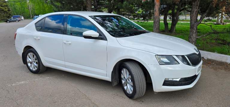 2017 Год 148260 км skoda octavia а7 1.6 mt еврокар, газ/бензин авто в отличном состоянии, с большим ресурсом! Полностью обслужена, никаких вложений не требует! Я второй владелец. Дтп не было, окрас весь родной. Очень экономичный мотор, самая надёжная и без проблемная связка 1,6 и механика. Установлено гбо! Расход газа по трассе 7-7,5 литров, по городу 9,5-10,5 литров! Не такси!
Стоимость любой поездки дешевле в два раза чем на обычном авто на бензине. Бака газа (950 рублей) хватает в среднем на 350-400 км пути.
Мотор работает идеально, масло не берёт.
Ходовка без нареканий, эксплуатирую авто бережно, стиль езды спокойный, размеренный. Салон чистый, аккуратная эксплуатация.
Шикарная комплектация:
Мультируль
Подогрев передних сидений
Автоматические складывающиеся зеркала при закрытии дверей на охрану
Зеркало заднего вида с затемнением
Подлокотник с регулировкой в четырёх направлениях!
Охлаждение бардачка
Двухзонный климат-контроль
Задние фары диодные, очень эффектно выглядят
Противотуманные передние фары
В комплекте под сиденьем имеется зонт
Под водительским сиденьем дополнительный потайной отсек (для бумажника удобно)
Практичный, приятный салон
Новые коврики еva
На лобовом стекле наклеена атермальная плёнка 3м.
В просторном багажнике размещена докатка. Практически не занимает места.
В комплекте два ключа
Установлен новый аккумулятор
Машина собрана на еврокаре, покупалась в запорожье в 2019 году. Авто с такой комплектацией и материалами в рф нет.
Новому хозяину достанется два комплекта колёс. Летние – европейский мишлен на литых дисках, зимние кумхо
Если вам нужен стильный, красивый, надёжный и практичный автомобиль – партнёр на все случаи жизни от отпуска до переезда, который экономит, а значит зарабатывает вам деньги, то эта шкода октавия для вас!
1 490 000 Руб. Торг +7949-580-15-00 - фотография - 11