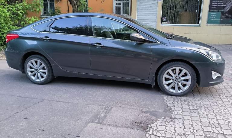 Марка: hyundai
Модель: i40
Год: 2013
Пробег: 132.794
Объем двигателя: 2.0
Топливо: бензин
Кпп: автомат
Цвет: серый
Цена: 1.350.000 обоснованный торг у капота
Г. Донецк
Собственник!!
Описание: продаю семейный ухоженный автомобиль в максимальной комплектации. В родном окрасе. Без дтп. Ходовка перебрана, два ключа, новый двигатель (2000км)
- Без ключевой доступ
- Климат контроль 2х зонный
- Подогрев сидений
- Датчик света
- Датчик дождя
- Подогрев зеркал
- Подогрев заднего стекла
- Задний парктроник
+79493810740 Александр. (там же телеграмм) - фотография - 2
