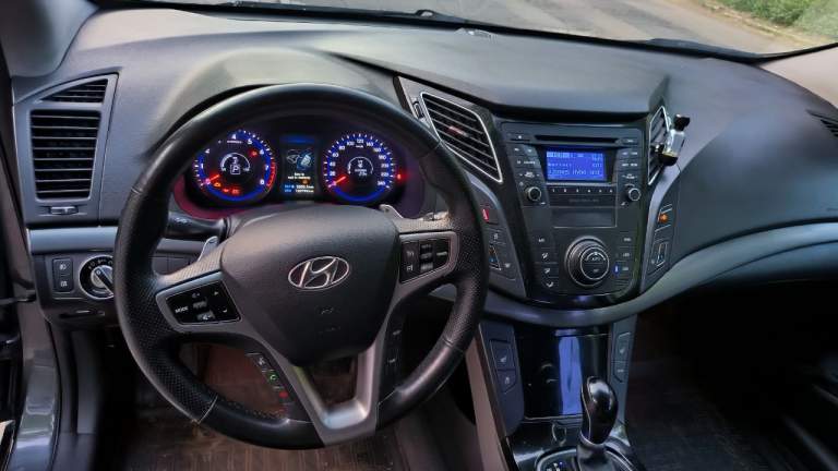 Марка: hyundai
Модель: i40
Год: 2013
Пробег: 132.794
Объем двигателя: 2.0
Топливо: бензин
Кпп: автомат
Цвет: серый
Цена: 1.350.000 обоснованный торг у капота
Г. Донецк
Собственник!!
Описание: продаю семейный ухоженный автомобиль в максимальной комплектации. В родном окрасе. Без дтп. Ходовка перебрана, два ключа, новый двигатель (2000км)
- Без ключевой доступ
- Климат контроль 2х зонный
- Подогрев сидений
- Датчик света
- Датчик дождя
- Подогрев зеркал
- Подогрев заднего стекла
- Задний парктроник
+79493810740 Александр. (там же телеграмм) - фотография - 5