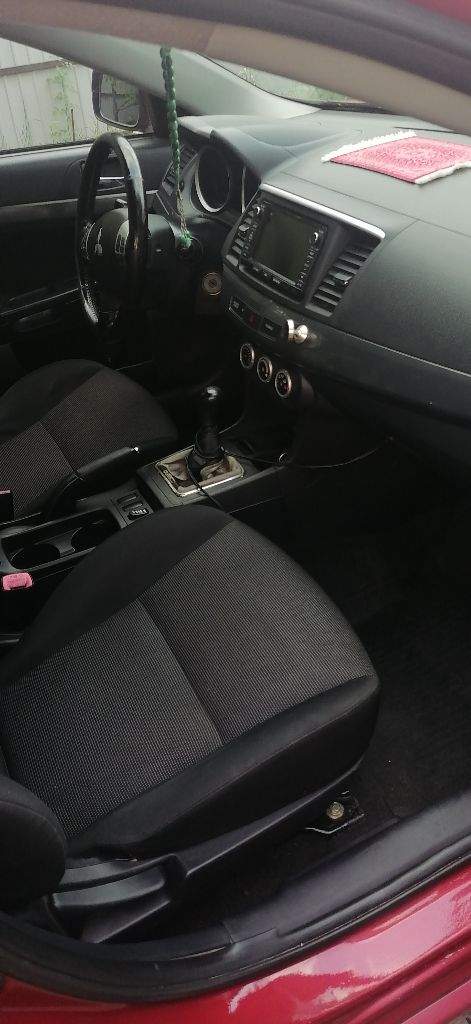 Mitsubishi lancer 2.0 mt, 2008 г. В. , 216 298 км. Пробега, полный привод с завода, работает без нареканий. Редкий полноприводный автомобиль. Датчик дождя, света, подогрев передних сидений, штатная магнитола, круиз контроль. Двигатель и коробка в хорошем состоянии, косметички имеются сколы на пластике, (3 года назад автомобиль освежался). Ходовая часть исправна. Цена 650.000 р, . Тел. +7949-422-97-28. - фотография - 5