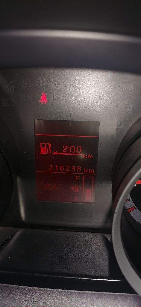 Mitsubishi lancer 2.0 mt, 2008 г. В. , 216 298 км. Пробега, полный привод с завода, работает без нареканий. Редкий полноприводный автомобиль. Датчик дождя, света, подогрев передних сидений, штатная магнитола, круиз контроль. Двигатель и коробка в хорошем состоянии, косметички имеются сколы на пластике, (3 года назад автомобиль освежался). Ходовая часть исправна. Цена 650.000 р, . Тел. +7949-422-97-28. - фотография - 4