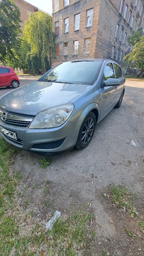 Opel astra h 2007 1.6 механика
Пробег 160.000км
Авто владею больше 2-х лет. Мотор надёжный z16xer без теплообменника. Есть мелкие коцки по кузову в силу возраста. Хорошие кожаные чехлы. Климат контроль, 2 стеклоподьемника, подогрев сидений, электрорегулировка фар и зеркал, подогрев стекол и зеркал, сигнализация. Aux, cd, bluetooth. Два комплекта колёс и дисков. Полное переоформление.
Ориентировочно донецк.
Цена: 650.000 руб. Торг имеется
+79493733842 (Если не дозвонились пишите в тг) - фотография - 1