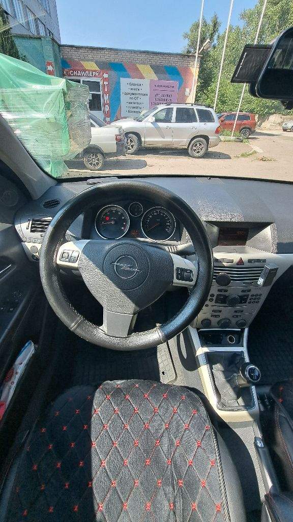 Opel astra h 2007 1.6 механика
Пробег 160.000км
Авто владею больше 2-х лет. Мотор надёжный z16xer без теплообменника. Есть мелкие коцки по кузову в силу возраста. Хорошие кожаные чехлы. Климат контроль, 2 стеклоподьемника, подогрев сидений, электрорегулировка фар и зеркал, подогрев стекол и зеркал, сигнализация. Aux, cd, bluetooth. Два комплекта колёс и дисков. Полное переоформление.
Ориентировочно донецк.
Цена: 650.000 руб. Торг имеется
+79493733842 (Если не дозвонились пишите в тг) - фотография - 7