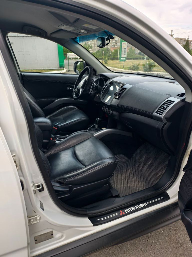 Митсубиси оутландер xl рестайлинг 4wd 2011г. В 2,4 220т. Км
Климат контроль.
4 Эсп
Датчик света.
Подогрев зеркал и автоматическое складывание зеркал.
Мультимедиа.
Камера заднего вида.
Установлены новые дхо 2-х режимные.
Сделана качественная шумоизоляция дверей и багажного отделения, салон кожаный трансформер в хорошем состоянии, эво ковры вплоть до багажника, обслужена выхлопная система (новый не громкий приятный бархатистый выхлоп).
Резина лето в отличном состоянии.
Осмотр г. Алчевск
Цена 1🍋280т. Р
Т. +79591139030 - фотография - 7