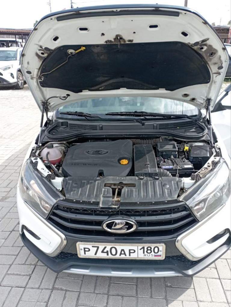 Lada vesta cross 1.8 amt 2019 г. 98000 км. Цена 1 100 000 руб птс: оригинал, владельцев:2, состояние: не битый, модификация: 1,8 амт (122л. С. ), объем двигателя: 1,8, бензин/газ, коробка передач: робот, привод : передний, комплектация:luxe prestige, тип кузова: универсал, цвет: белый, руль: левый. Lada vesta sw cross 2019 года выпуска, сервисная книжка и второй комплект ключей. Я второй хозяин. В дтп никогда не участвовала, не битая, не крашенная. В автомобиле никогда не курили. Авто проходила то на фирменной станции тех. Обслуживания, есть все накладные. На титановых дисках на 17. Диски не оригинал. Кто знает, диски заводские с большими нареканиями. А эти держат баланс идеально. Кузов в отличном состоянии, как новый, гаражное хранение. Комплектация максимальная: подогрев передних и задних сидений, подогрев лобового и зеркал, климат контроль, круиз контроль, система предотвращения заноса на дороге, антиблокировочная система, помощь при старте на горку, мультимедия и камера заднего вида, парктроник. Боковые стекла с заводским затемнением, датчик света, датчик дождя, офлайн навигатор. На 80 тыс. Замена грм и полное сервисное обслуживание. На 92 тыс заменил стартер на новый. Летом 2024 года установил газовое оборудование + фаркоп. Все узаконил и вписал в птс. Установил на капот газовые стойки. Свежая страховка. Обмен не интересует. Тел. +7 949 398-90-38 вадим - фотография - 23