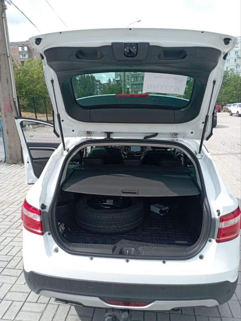 Lada vesta cross 1.8 amt 2019 г. 98000 км. Цена 1 100 000 руб птс: оригинал, владельцев:2, состояние: не битый, модификация: 1,8 амт (122л. С. ), объем двигателя: 1,8, бензин/газ, коробка передач: робот, привод : передний, комплектация:luxe prestige, тип кузова: универсал, цвет: белый, руль: левый. Lada vesta sw cross 2019 года выпуска, сервисная книжка и второй комплект ключей. Я второй хозяин. В дтп никогда не участвовала, не битая, не крашенная. В автомобиле никогда не курили. Авто проходила то на фирменной станции тех. Обслуживания, есть все накладные. На титановых дисках на 17. Диски не оригинал. Кто знает, диски заводские с большими нареканиями. А эти держат баланс идеально. Кузов в отличном состоянии, как новый, гаражное хранение. Комплектация максимальная: подогрев передних и задних сидений, подогрев лобового и зеркал, климат контроль, круиз контроль, система предотвращения заноса на дороге, антиблокировочная система, помощь при старте на горку, мультимедия и камера заднего вида, парктроник. Боковые стекла с заводским затемнением, датчик света, датчик дождя, офлайн навигатор. На 80 тыс. Замена грм и полное сервисное обслуживание. На 92 тыс заменил стартер на новый. Летом 2024 года установил газовое оборудование + фаркоп. Все узаконил и вписал в птс. Установил на капот газовые стойки. Свежая страховка. Обмен не интересует. Тел. +7 949 398-90-38 вадим - фотография - 16