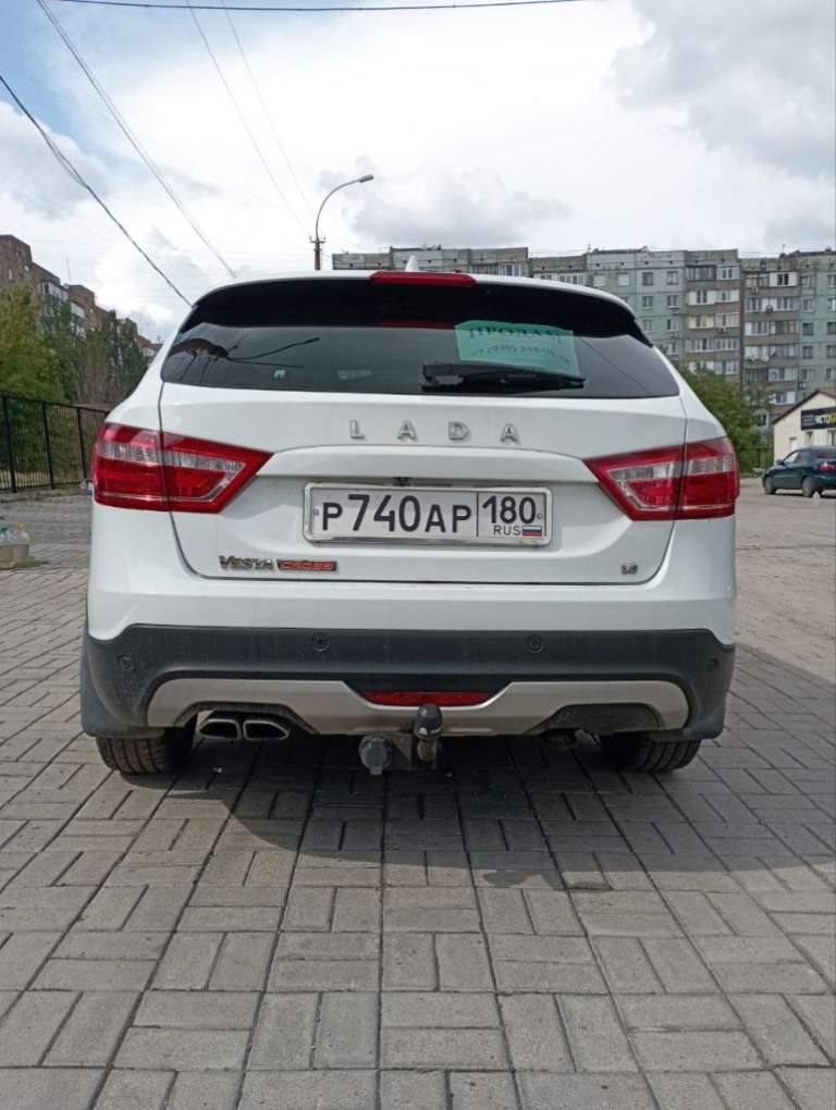 Lada vesta cross 1.8 amt 2019 г. 98000 км. Цена 1 100 000 руб птс: оригинал, владельцев:2, состояние: не битый, модификация: 1,8 амт (122л. С. ), объем двигателя: 1,8, бензин/газ, коробка передач: робот, привод : передний, комплектация:luxe prestige, тип кузова: универсал, цвет: белый, руль: левый. Lada vesta sw cross 2019 года выпуска, сервисная книжка и второй комплект ключей. Я второй хозяин. В дтп никогда не участвовала, не битая, не крашенная. В автомобиле никогда не курили. Авто проходила то на фирменной станции тех. Обслуживания, есть все накладные. На титановых дисках на 17. Диски не оригинал. Кто знает, диски заводские с большими нареканиями. А эти держат баланс идеально. Кузов в отличном состоянии, как новый, гаражное хранение. Комплектация максимальная: подогрев передних и задних сидений, подогрев лобового и зеркал, климат контроль, круиз контроль, система предотвращения заноса на дороге, антиблокировочная система, помощь при старте на горку, мультимедия и камера заднего вида, парктроник. Боковые стекла с заводским затемнением, датчик света, датчик дождя, офлайн навигатор. На 80 тыс. Замена грм и полное сервисное обслуживание. На 92 тыс заменил стартер на новый. Летом 2024 года установил газовое оборудование + фаркоп. Все узаконил и вписал в птс. Установил на капот газовые стойки. Свежая страховка. Обмен не интересует. Тел. +7 949 398-90-38 вадим - фотография - 2
