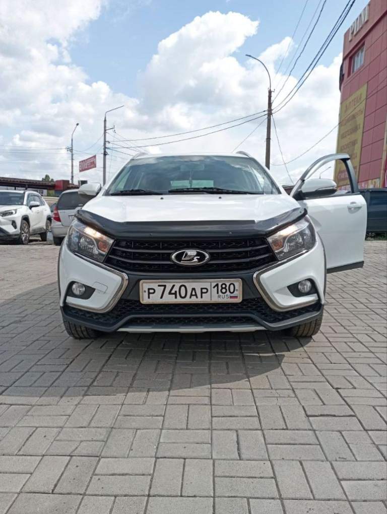 Lada vesta cross 1.8 amt 2019 г. 98000 км. Цена 1 100 000 руб птс: оригинал, владельцев:2, состояние: не битый, модификация: 1,8 амт (122л. С. ), объем двигателя: 1,8, бензин/газ, коробка передач: робот, привод : передний, комплектация:luxe prestige, тип кузова: универсал, цвет: белый, руль: левый. Lada vesta sw cross 2019 года выпуска, сервисная книжка и второй комплект ключей. Я второй хозяин. В дтп никогда не участвовала, не битая, не крашенная. В автомобиле никогда не курили. Авто проходила то на фирменной станции тех. Обслуживания, есть все накладные. На титановых дисках на 17. Диски не оригинал. Кто знает, диски заводские с большими нареканиями. А эти держат баланс идеально. Кузов в отличном состоянии, как новый, гаражное хранение. Комплектация максимальная: подогрев передних и задних сидений, подогрев лобового и зеркал, климат контроль, круиз контроль, система предотвращения заноса на дороге, антиблокировочная система, помощь при старте на горку, мультимедия и камера заднего вида, парктроник. Боковые стекла с заводским затемнением, датчик света, датчик дождя, офлайн навигатор. На 80 тыс. Замена грм и полное сервисное обслуживание. На 92 тыс заменил стартер на новый. Летом 2024 года установил газовое оборудование + фаркоп. Все узаконил и вписал в птс. Установил на капот газовые стойки. Свежая страховка. Обмен не интересует. Тел. +7 949 398-90-38 вадим - фотография - 1