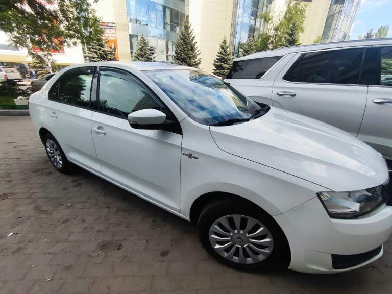 Автомобиль: skoda rapid, год 2019, пробег 56 000км, объем 1600см, цена 1 370 000, телефон +7 949 844-60-64, дмитрий. Местонахождение донецк

Продаю свой ухоженный и энергичный skoda rapid 2019 года выпуска в редкой и стильной комплектации hockey edition! Это не просто надежный чешский хэтчбек – это автомобиль с характером, готовый подарить вам комфорт и уверенность за рулем каждый день!

Почему этот rapid – умная покупка сегодня?

✅ Уникальный hockey edition: выделяйтесь из потока! Черные элементы экстерьера (зеркала, радиаторная решетка), стильные 16" литые диски, спортивный руль, подогрев передних сидений и лобового стекла – все это делает авто не только красивым, но и невероятно практичным для нашего климата!

✅ Свежее обслуживание – ездите без забот! Всего 500 км назад пройдено полное то! Заменено: масло, все фильтры (воздушный, салонный, масляный, топливный), свечи зажигания! Автомобиль технически идеально подготовлен для нового владельца – просто садитесь и езжайте!

✅ Чистая история & документы: оригинал птс, всего 2 собственника, никаких залогов и ограничений! История без дтп. Прозрачность и спокойствие гарантированы. Все готово к быстрой и честной сделке!

✅ Небольшой пробег: всего 56 000 км – автомобиль в самом расцвете сил! Реальная экономия по сравнению с новым авто.

✅ Автомат & экономия: плавная и надежная 6-ступенчатая автоматическая коробка передач (aq160) – идеал для города и трассы. Комбинируйте с отличной топливной экономичностью (всего ~6.5-7.5 л/100км!).

✅ Ухоженный салон: тканевый салон в хорошем состоянии – уютно, практично и без серьезных повреждений. Огромный багажник (415 л) – возьмите все, что нужно!

✅ Цена соответствует качеству: 1 370 000 руб. – это инвестиция в надежный, свежеобслуженный и уникальный автомобиль в топовой для rapid комплектации. Сравните предложения – здесь вы платите за готовность и эксклюзивность!

🚗 Hockey edition – для тех, кто ценит стиль и практичность!
Динамичный дизайн, отличная управляемость, подогревы для холодного утра, экономичный двигатель и акпп – идеальный набор для комфортной и уверенной езды по донецку и за его пределами.

💎 Это не обычная продажа – это шанс получить особенный rapid! 💎

Где смотреть? Автомобиль находится в донецке. Приглашаю на смотрины и тест-драйв в удобное время!

Проверка? Приветствую адекватные проверки на подъемнике у вашего мастера (после осмотра).

Торг? Возможен только при личной встрече для серьезного покупателя с готовностью к сделке. - фотография - 14