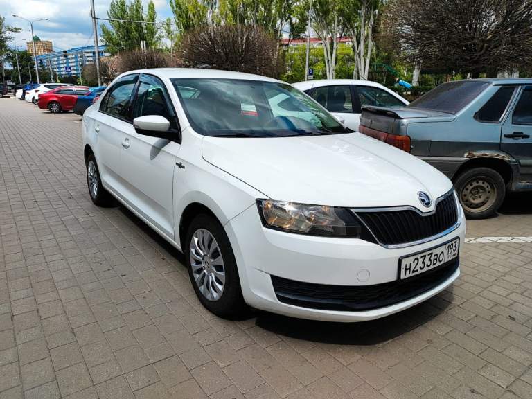 Автомобиль: skoda rapid, год 2019, пробег 56 000км, объем 1600см, цена 1 370 000, телефон +7 949 844-60-64, дмитрий. Местонахождение донецк

Продаю свой ухоженный и энергичный skoda rapid 2019 года выпуска в редкой и стильной комплектации hockey edition! Это не просто надежный чешский хэтчбек – это автомобиль с характером, готовый подарить вам комфорт и уверенность за рулем каждый день!

Почему этот rapid – умная покупка сегодня?

✅ Уникальный hockey edition: выделяйтесь из потока! Черные элементы экстерьера (зеркала, радиаторная решетка), стильные 16" литые диски, спортивный руль, подогрев передних сидений и лобового стекла – все это делает авто не только красивым, но и невероятно практичным для нашего климата!

✅ Свежее обслуживание – ездите без забот! Всего 500 км назад пройдено полное то! Заменено: масло, все фильтры (воздушный, салонный, масляный, топливный), свечи зажигания! Автомобиль технически идеально подготовлен для нового владельца – просто садитесь и езжайте!

✅ Чистая история & документы: оригинал птс, всего 2 собственника, никаких залогов и ограничений! История без дтп. Прозрачность и спокойствие гарантированы. Все готово к быстрой и честной сделке!

✅ Небольшой пробег: всего 56 000 км – автомобиль в самом расцвете сил! Реальная экономия по сравнению с новым авто.

✅ Автомат & экономия: плавная и надежная 6-ступенчатая автоматическая коробка передач (aq160) – идеал для города и трассы. Комбинируйте с отличной топливной экономичностью (всего ~6.5-7.5 л/100км!).

✅ Ухоженный салон: тканевый салон в хорошем состоянии – уютно, практично и без серьезных повреждений. Огромный багажник (415 л) – возьмите все, что нужно!

✅ Цена соответствует качеству: 1 370 000 руб. – это инвестиция в надежный, свежеобслуженный и уникальный автомобиль в топовой для rapid комплектации. Сравните предложения – здесь вы платите за готовность и эксклюзивность!

🚗 Hockey edition – для тех, кто ценит стиль и практичность!
Динамичный дизайн, отличная управляемость, подогревы для холодного утра, экономичный двигатель и акпп – идеальный набор для комфортной и уверенной езды по донецку и за его пределами.

💎 Это не обычная продажа – это шанс получить особенный rapid! 💎

Где смотреть? Автомобиль находится в донецке. Приглашаю на смотрины и тест-драйв в удобное время!

Проверка? Приветствую адекватные проверки на подъемнике у вашего мастера (после осмотра).

Торг? Возможен только при личной встрече для серьезного покупателя с готовностью к сделке. - фотография - 9