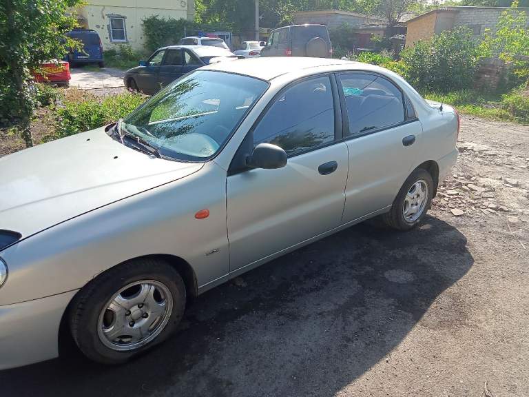 Chevrolet lanos.2006г. В. Пробег 180т. Км. Машина не гнилая(от слова совсем). По машине очень много нового стоит(, тормоза, выхлопная, сцепление, подшипники, ступицы, сальники двигателя и кпп, помпа, грм, ремни, термостат, фары и т. Д. Всего здесь не напишешь!). Есть пару мелких косметических дефектов. Комплектация с гур, конд. Салон сохранился отлично. Машину покупал год назад, продать нужно срочно, цену снизил 270т. Р. +79494535859 донецк. - фотография - 1