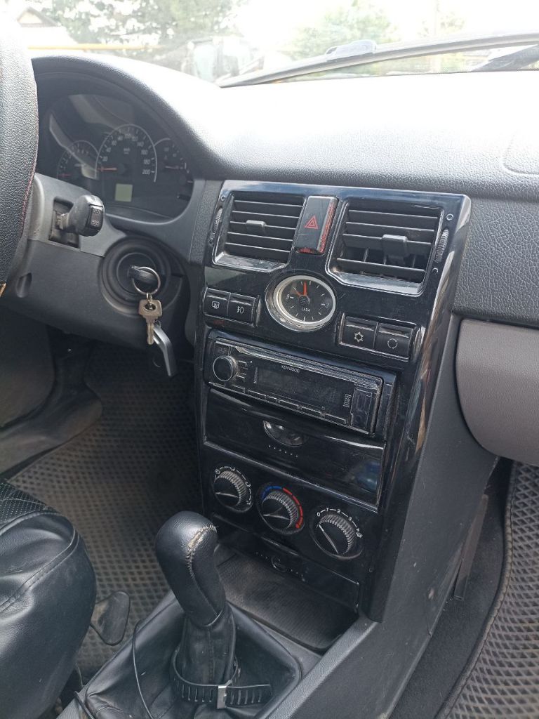 Продаётся 217030 lada priora 2009 года.

Мотор 1.6 на бензине.

Пробег 298826 км.

Документы все в наличии, для полного переоформления.

Цена 380.000р + небольшой торг.

+79493250934 - фотография - 5