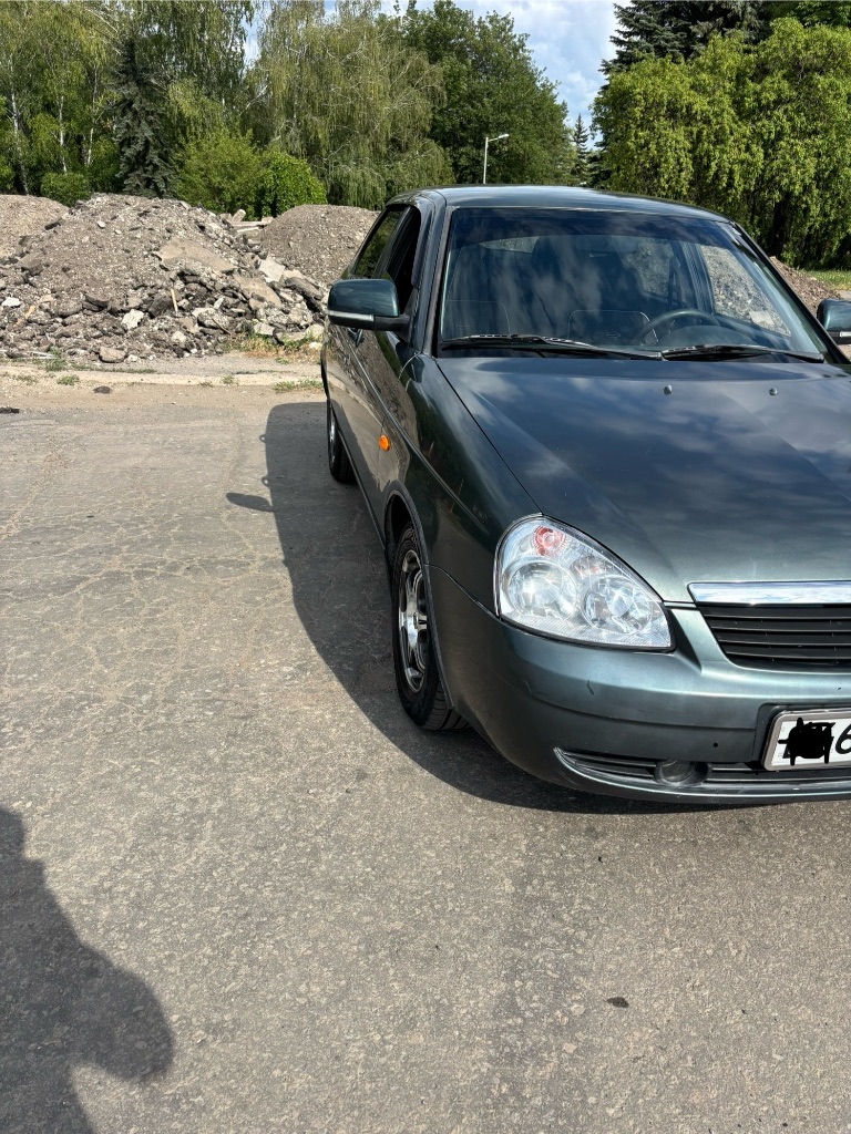 Продам приору 2008 года один хозяин с авто салона в одних руках не бита не крашена 199000 пробег диски r14 авто в хорошем состояние с момента покупки была обработана мотор коробка на 5.стоит газ евро 4. Цена 380000 рублей по вопросам звоните +79495503864. Осмотр макеевка - фотография - 1