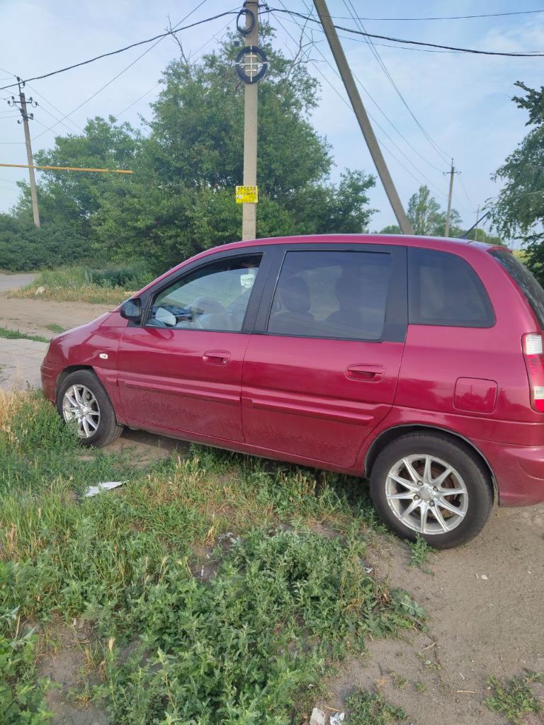 Продам свою машину hyundai matrix. В хорошем состоянии, обслужена, салон чистый и ухоженный, большой семейный авто. 2 комплекта резины, полное переоформление в мрэо на вас. Кондиционер работает, камера заднего вида 7949 438 х 39 х 75 цена 550 000, возможет торг. - фотография - 3