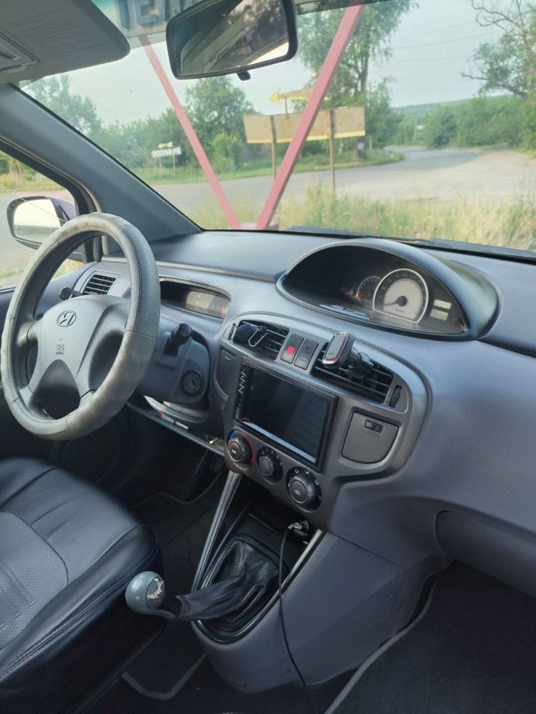 Продам свою машину hyundai matrix. В хорошем состоянии, обслужена, салон чистый и ухоженный, большой семейный авто. 2 комплекта резины, полное переоформление в мрэо на вас. Кондиционер работает, камера заднего вида 7949 438 х 39 х 75 цена 550 000, возможет торг. - фотография - 2