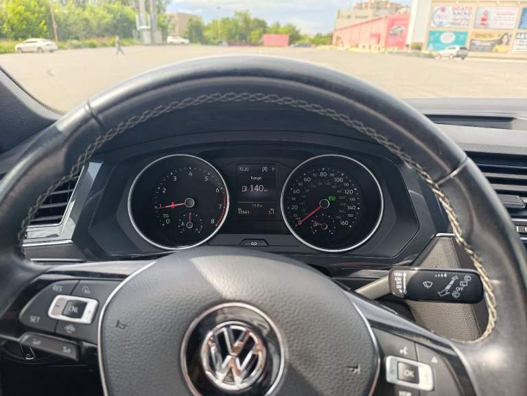 Продам wolkswagen tiguan all space 2.0 se r- line long- удлинённый 7 мест, 2020 г. Пробег 55 тыс. Км. Мин. Удар /задний бампер/, идеал, цена 3,250млн. Руб. +79493185445 николай. Состояние идеал - фотография - 5