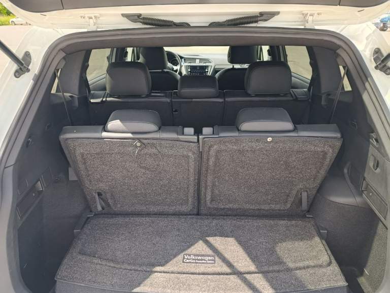 Продам wolkswagen tiguan all space 2.0 se r- line long- удлинённый 7 мест, 2020 г. Пробег 55 тыс. Км. Мин. Удар /задний бампер/, идеал, цена 3,250млн. Руб. +79493185445 николай. Состояние идеал - фотография - 11
