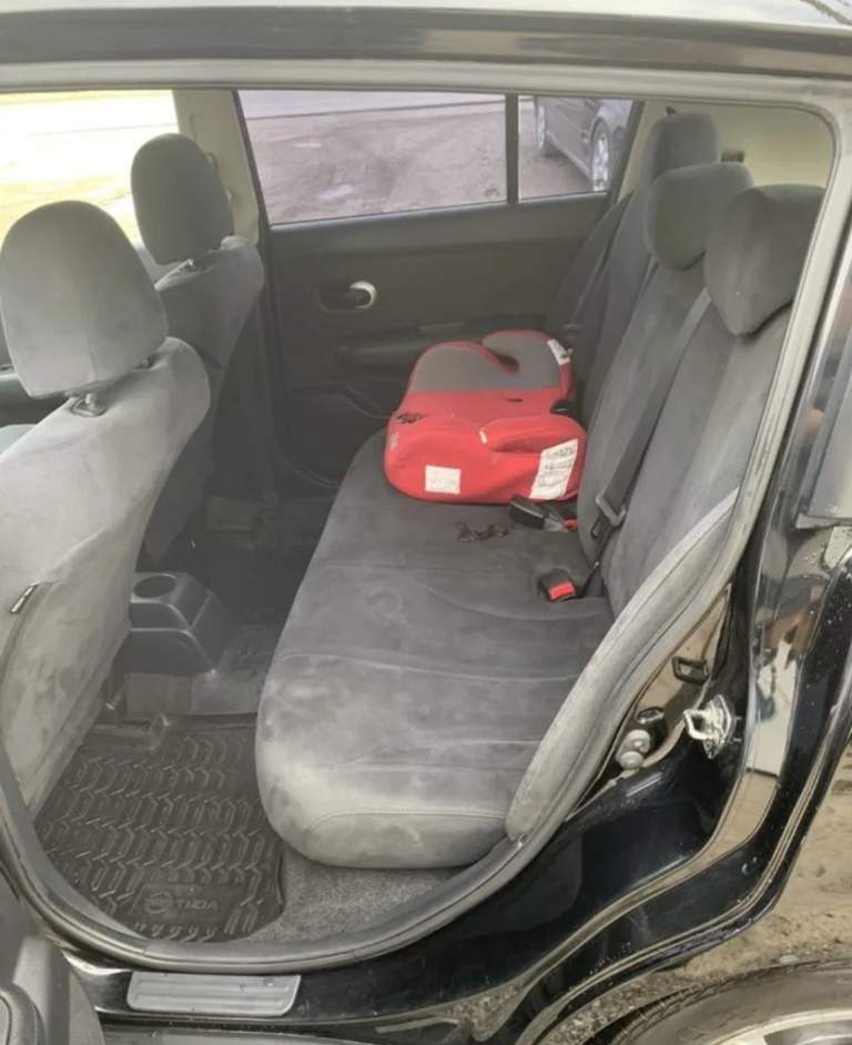 Nissan tiida 2008 год 1.6 я владелец
Продам ниссан тиида мотор один из самых надёжных 1.6, салон трансформер, заднее сиденье двигается полностью вперед и назад и складывается
Есть кондиционер, холодит, мультируль
Чистый салон, хорошая штатная музыка, два ключа
Машина европейка
Оформлена на меня, я собственник
Цена 455.000 торг возможен
+79494675501 - фотография - 15