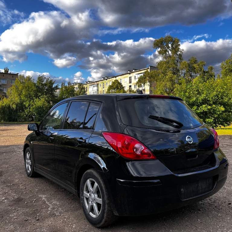 Nissan tiida 2008 год 1.6 я владелец
Продам ниссан тиида мотор один из самых надёжных 1.6, салон трансформер, заднее сиденье двигается полностью вперед и назад и складывается
Есть кондиционер, холодит, мультируль
Чистый салон, хорошая штатная музыка, два ключа
Машина европейка
Оформлена на меня, я собственник
Цена 455.000 торг возможен
+79494675501 - фотография - 4