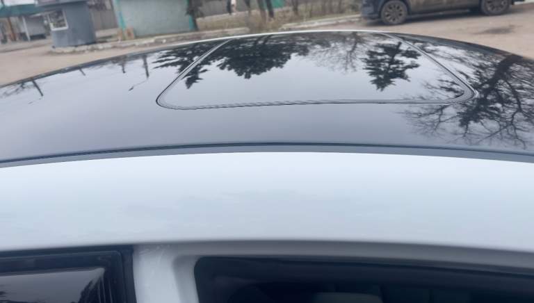 Продам hyundai elantra 2017 год, 2,0 л/150 л. С. Пробег 57 миль, установлен газ, резина 2 комплекта, датчики давления в колесах, люк, датчики слепых зон, электропривод водительского сиденья, электропривод крышки багажника, без ключевой доступ, старт-стоп, 3 режима езды, климат контроль, круиз контроль, кондатчик света и многое другое, установлена железная защита двигателя. Цена 1450000. Торг у капота. В дтп не была.
+79494352549 - фотография - 7